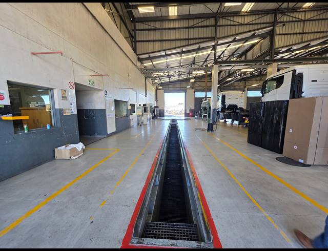 4,005M² WAREHOUSE FOR SALE IN CITY DEEP